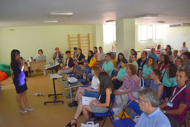 Заместник-кметът на Община Разград Хабибе Расим приветства участниците в Международната конференция „Съвременни методи на лечение при нарушени функции на опорно-двигателния апарат“