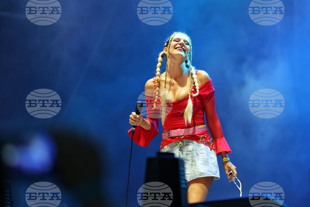 Бургас - Burgas Breeze Fest - Молец и Мила Роберт