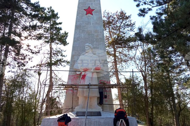 Добрич - паметник - почистване