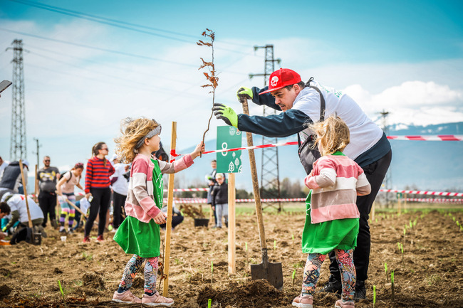 Около 4000 фиданки засадиха доброволци в първия ден от инициативата Новата гора на София 2 - Негован