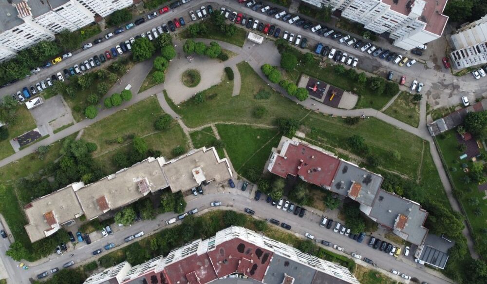 Младежката организация на „Възраждане“ обнови емблематичен парк в район „Овча купел“, изоставен от общината