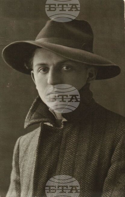 Възстановяват паметната плоча на писателя Константин Константинов