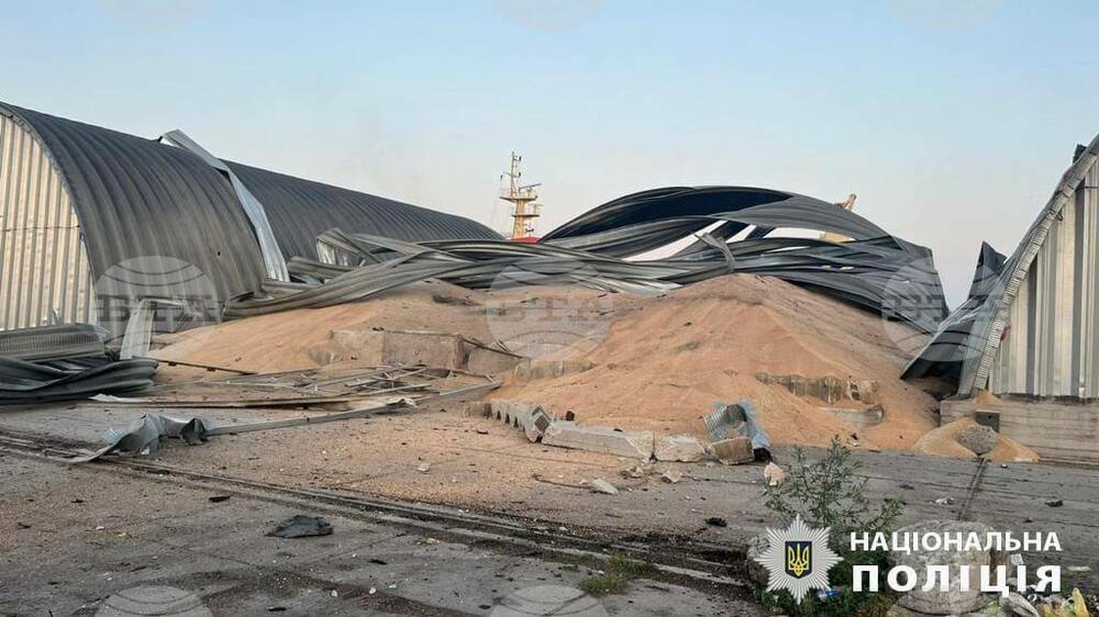 Румънски кораб е пострадал след руската атака срещу украинското пристанище Рени