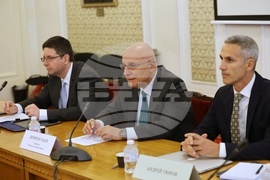 Парламент - Комисия по бюджет и финанси