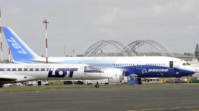 Полски самолет се отклони от писта за рулиране на летището във Вилнюс 