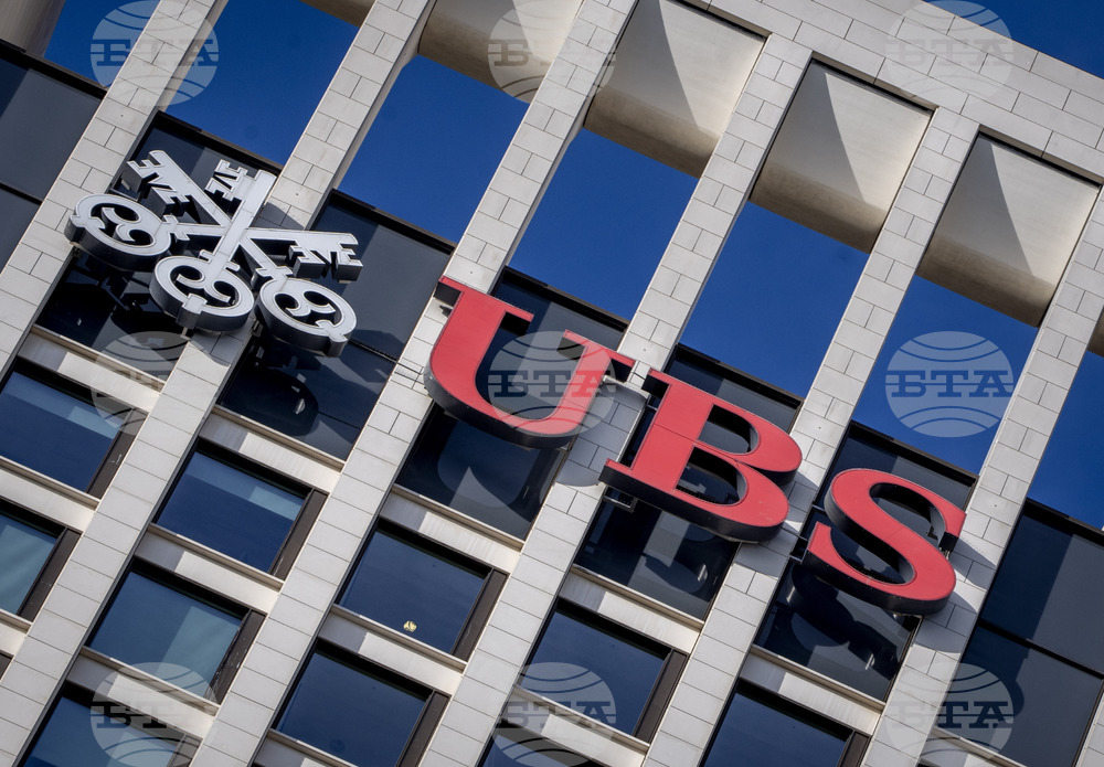 Мениджмънтът на швейцарската Ю Би Ес е обсъждал с американския финансов министър евентуално преместване на централата на банката в САЩ, пише Файненшъл Таймс