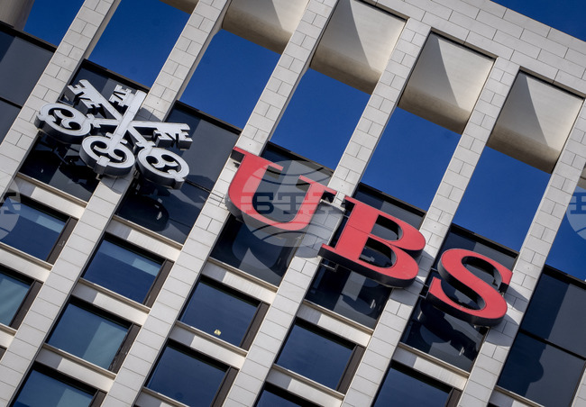 Мениджмънтът на швейцарската Ю Би Ес е обсъждал с американския финансов министър евентуално преместване на централата на банката в САЩ, пише Файненшъл Таймс