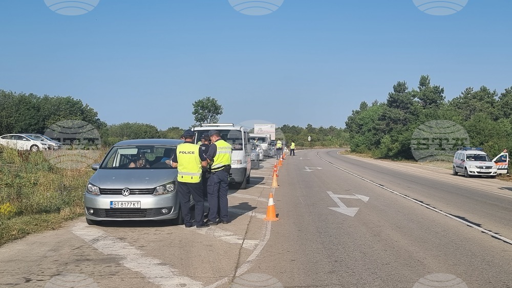 Със специализирана полицейска акция проверяват автомобили и шофьори в област Добрич