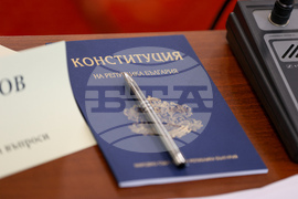 Парламент - Комисия по конституционни въпроси
