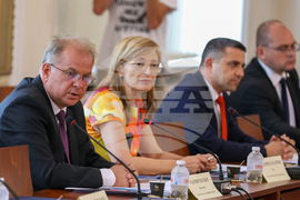 Парламент - Комисия по конституционни въпроси