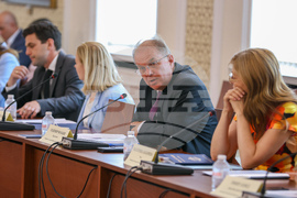 Парламент - Комисия по конституционни въпроси