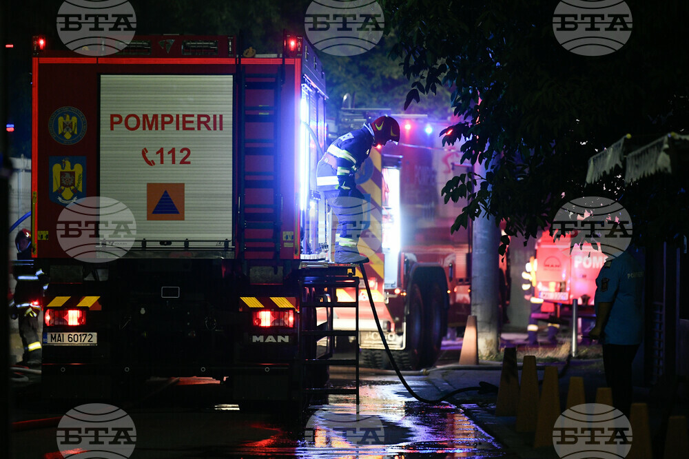 Пожар в двора на болница в Букурещ заради гръмнал трансформатор