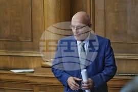 Парламент - заседание - Димитър Радев