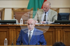 Парламент - заседание - Димитър Радев