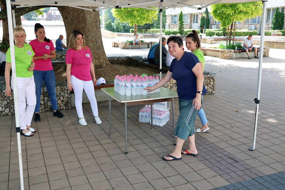 Община Ловеч: В Ловеч раздават безплатна студена вода поради жегата