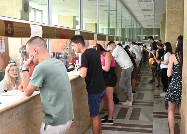 УНСС: Може да кандидатствате за 90 магистърски специалности в УНСС