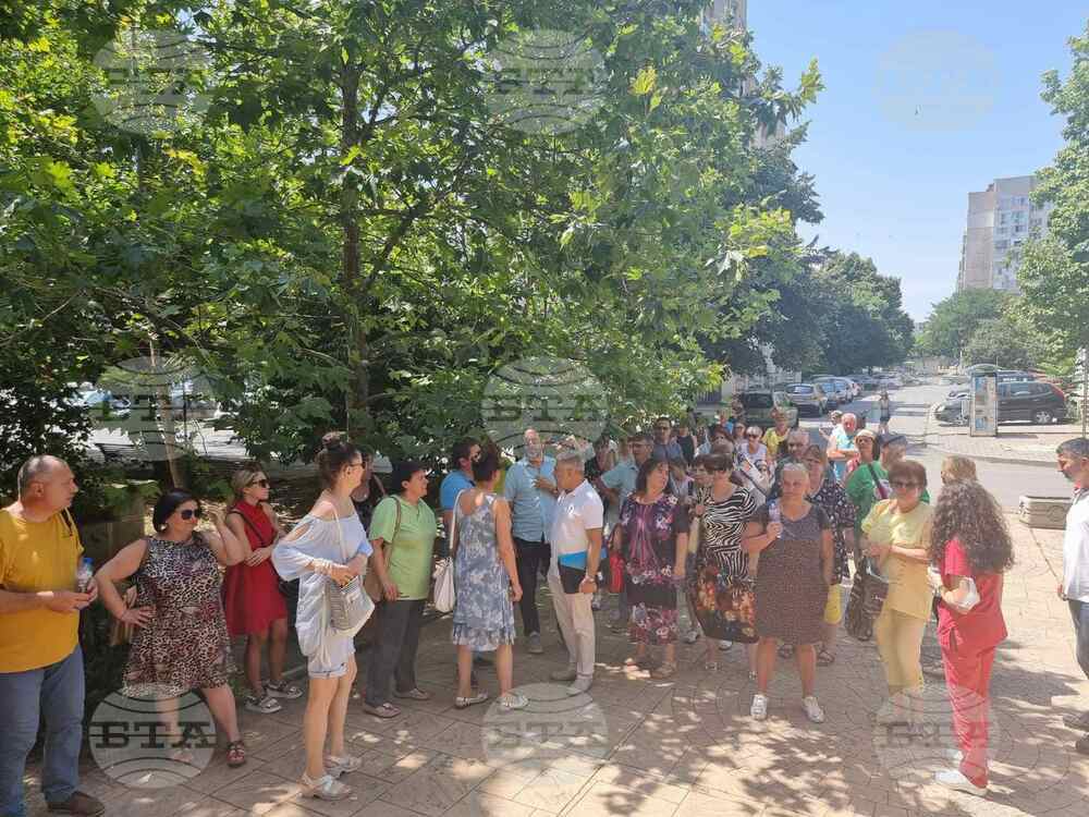 Лекари и пациенти се събраха на протест в подкрепа на стаозагорски общопрактикуващ лекар