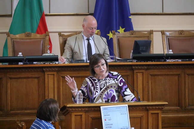 БСП: Депутатите на "сглобката" са в ролята на употребени натискачи на копчета - играете със съдбите на хората