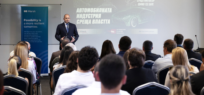 Президентът: Необходима е държавна стратегия за развитието на автомобилната индустрия в България