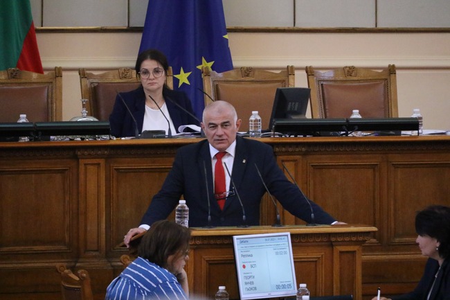 БСП предлага увеличение на средствата за деца, млади семейства, безработни и пенсионери