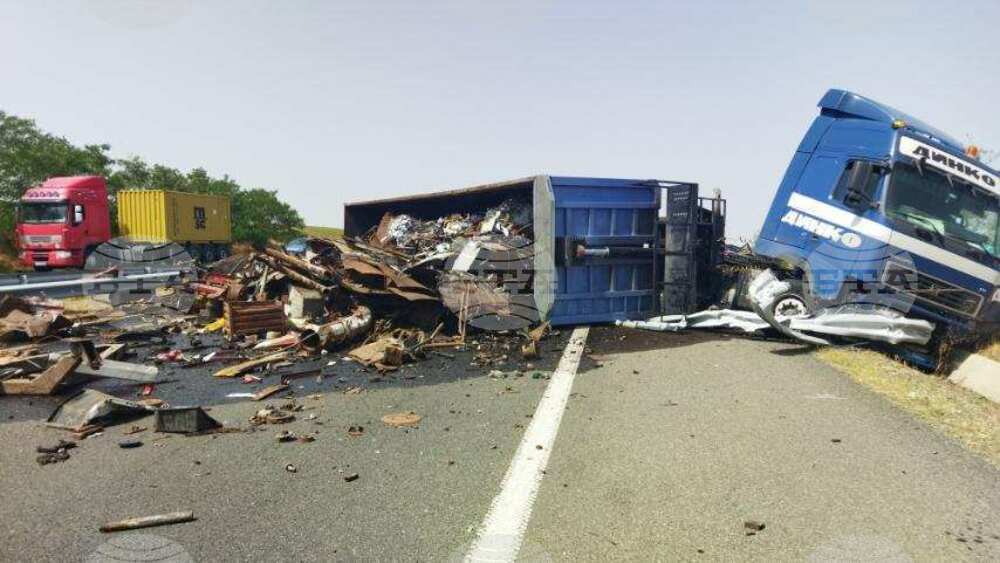 Възстановено е движението при км 324 на магистрала "Тракия" в посока Бургас, но остава ограничението за трафика в посока София