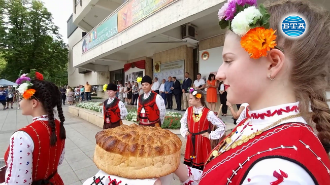 Министър Богданов изрази надежда производството на кисело мляко да остане запазена марка на България