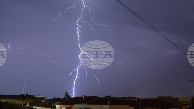 Мълния е предизвикала пожар в трънското село Цегриловци