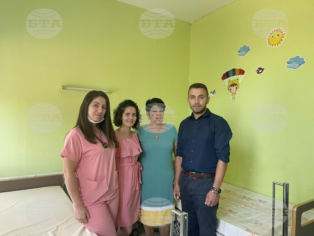 Младо семейство от Казанлък направи дарение за Детското отделение на местната болница