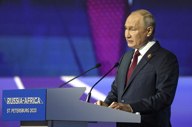 Владимир Путин каза на срещата на върха "Русия-Африка", че проучва африканското предложение за мир в Украйна