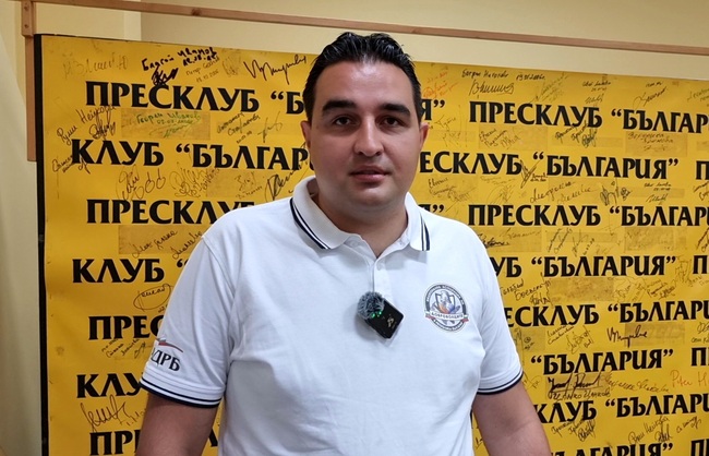 Доброволци продължават да помагат за овладяването на пожарите в страната, заяви председателят на НАДРБ Ясен Цветков