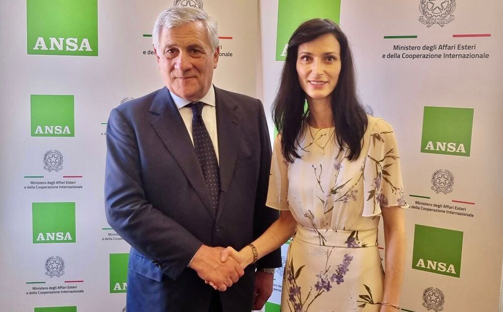 Мария Габриел: Нужни са съвместни и координирани усилия за изграждането на Коридор VIII