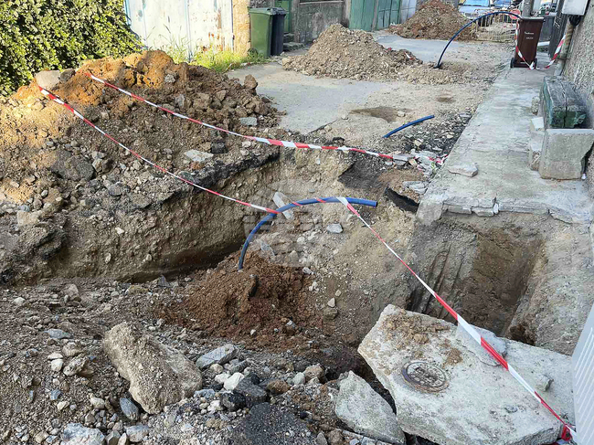 Екип на пожарната е оказал помощ на възрастна жена, паднала в изкоп за водопровод в с. Пороминово, община Рила