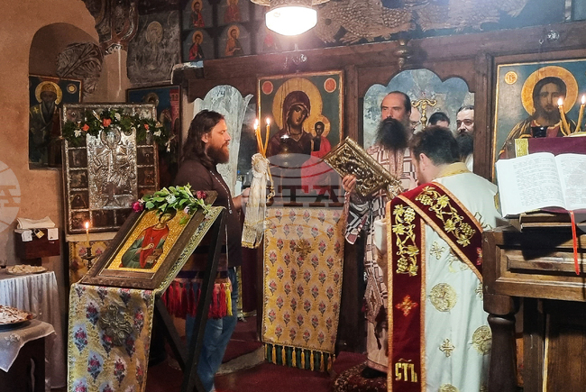 Видин - храм „Св. Пантелеймон" - литургия