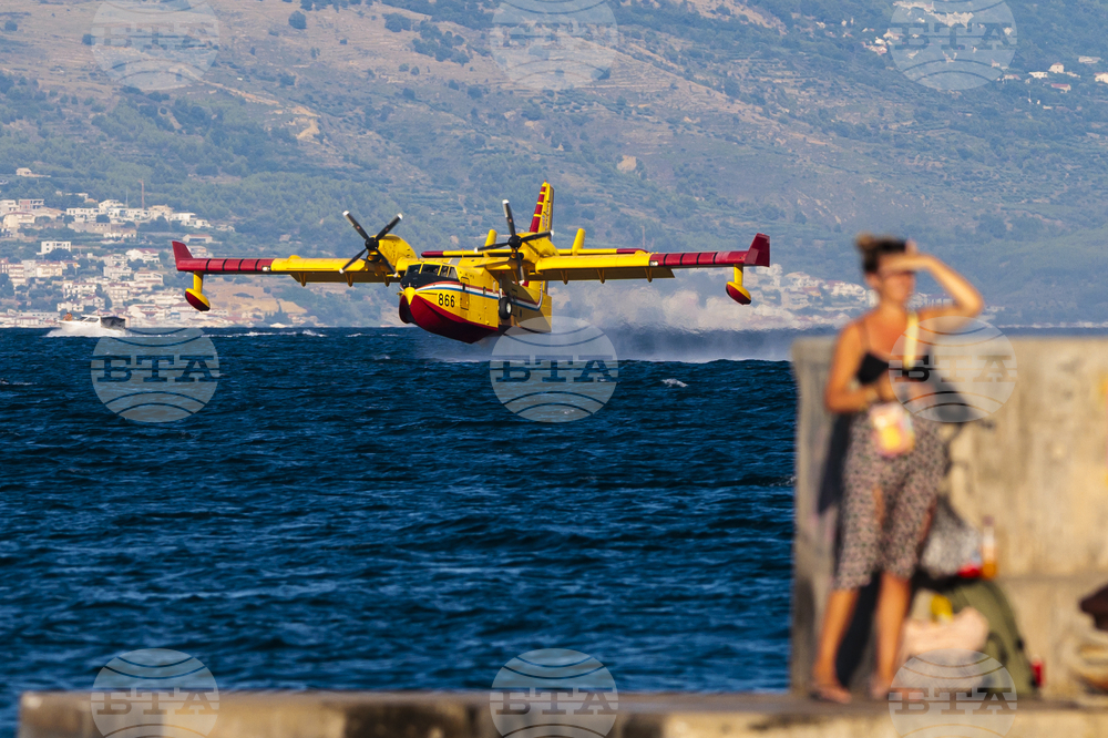 Хотел и къмпинг са евакуирани заради голям пожар на хърватския остров Брач