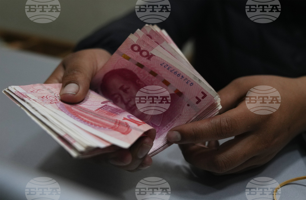 Манипулирането на курса на юана подхранва разрастването на търговския дефицит на еврозоната с Китай, показва проучване на германски икономисти