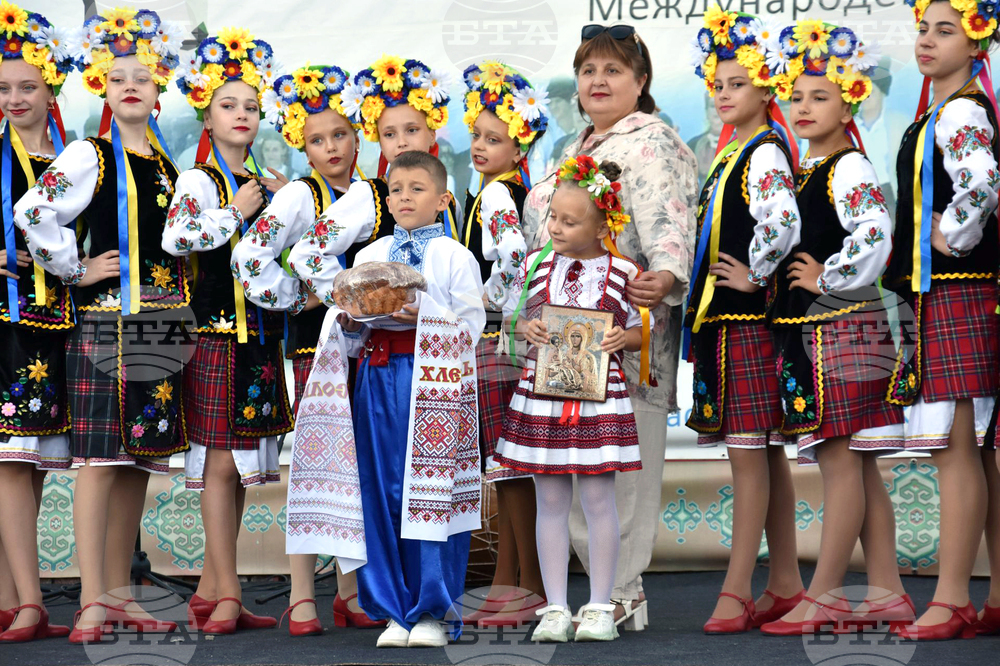 Сърбия - Международен фолклорен фестивал - "Босилеградско краище пее и танцува"