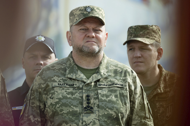 Украинското правителство е уведомило Белия дом, че планира да уволни главнокомандващия Валерий Залужни, според осведомени източници