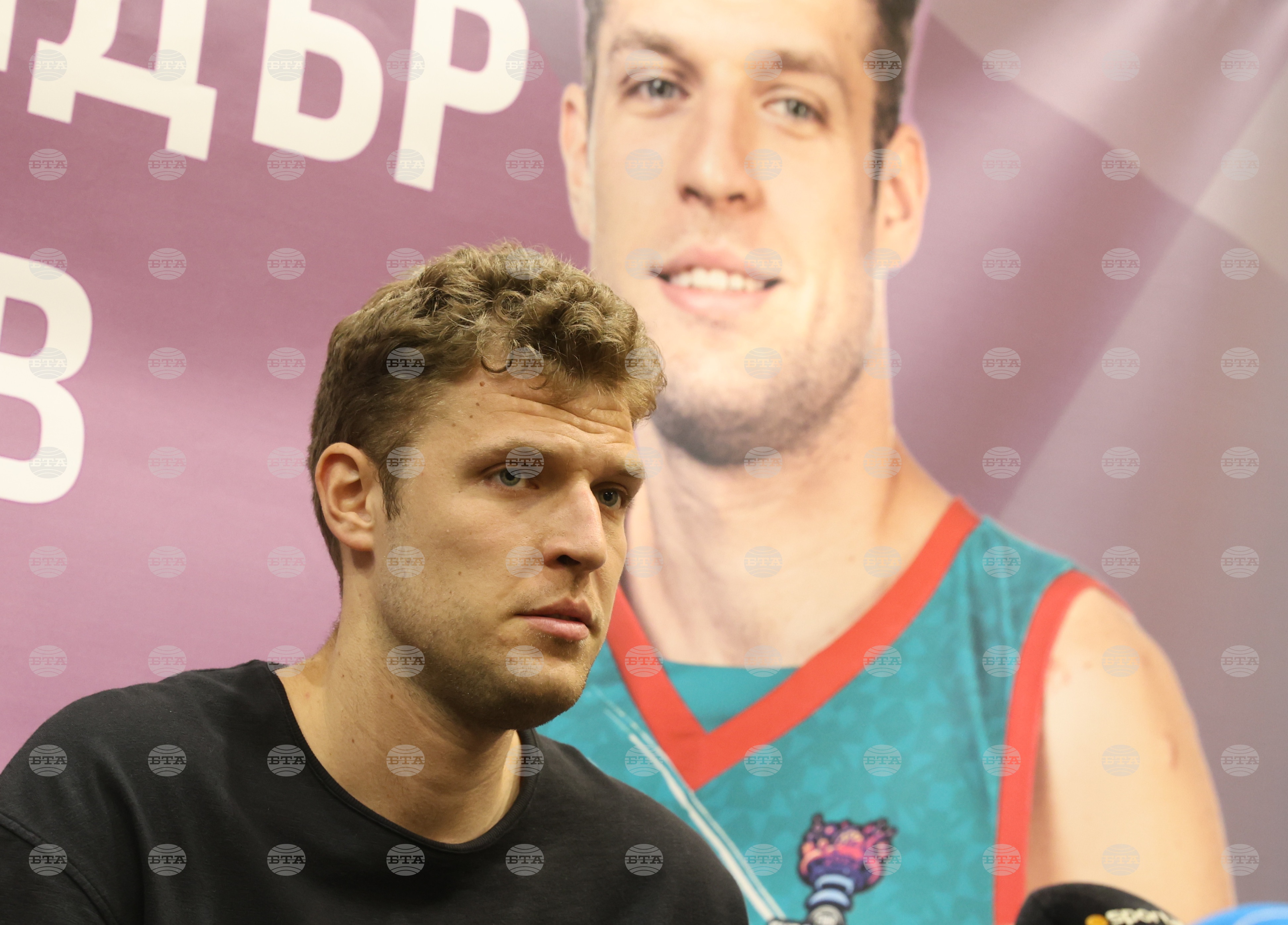 Олимпиакос продължава без грешка в първенството на Гърция, Александър Везенков не впечатли в мача с Кардица