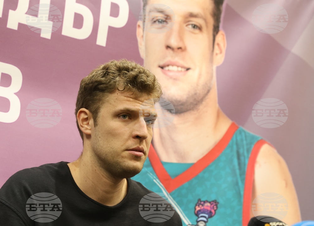 Олимпиакос продължава без грешка в първенството на Гърция, Александър Везенков не впечатли в мача с Кардица