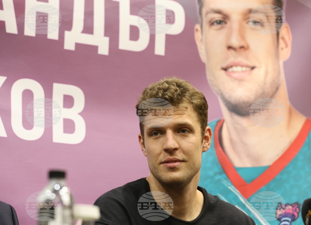 Александър Везенков към феновете: "Очаквам да ви видя в четвъртък в Ботевград"