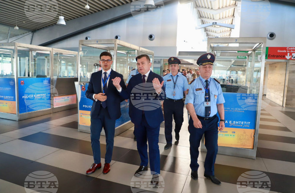 АТА: Албанският вътрешен министър инспектира пътническия терминал на пристанище Дуръс