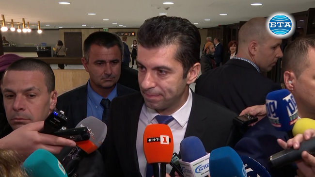 Никой не трябва да слага личната си кариера над стабилността на България, заяви премиерът Петков