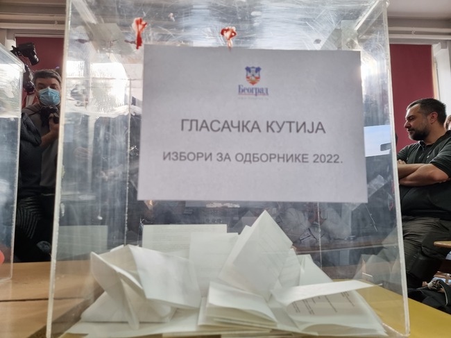 Журналистическо разследване, публикувано днес в Сърбия, обвинява Сръбската прогресивна партия (СПП) в организиране на купуване на гласове