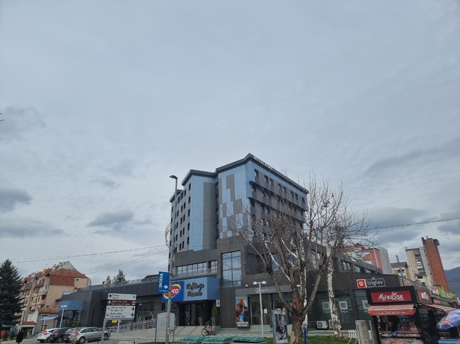 Операцията по премахването на останалите цистерни с амоняк край Пирот няма да се осъществи днес, съобщава вестник "Политика"