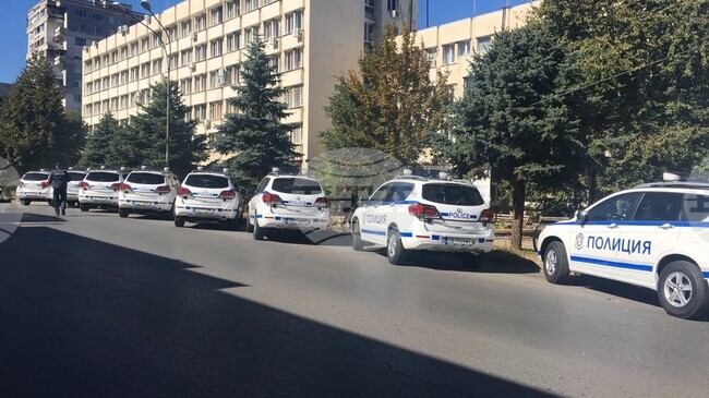 Полицаи от Кюстендил са иззели документи от офис на жена, извършвала правни услуги без да има юридическо образование 
