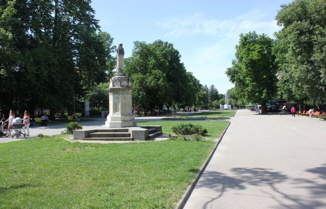 Община Плевен: Младежи получиха осъдителни присъди за вандалство в Градската градина