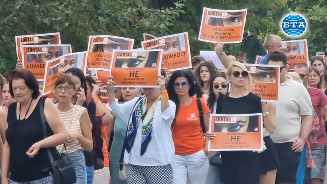 Много бургазлии се събраха на мирен протест срещу насилието и в подкрепа на пострадалото момиче от Стара Загора