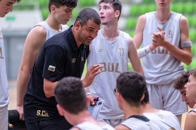 Националният тим на България по баскетбол за юноши до 18 години победи Северна Македония и запази мястото си в европейския елит