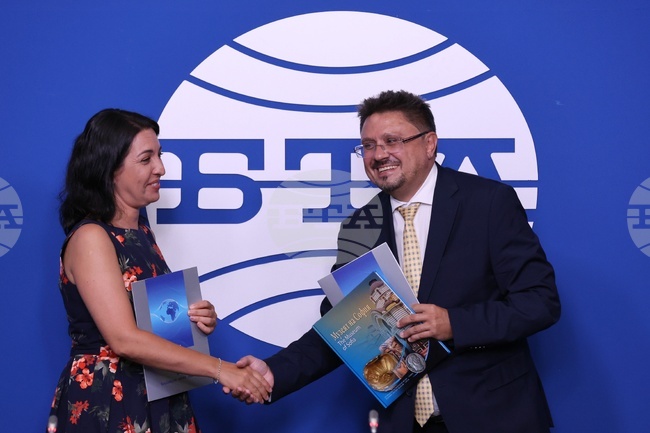 Национален пресклуб БТА София - договор - подписване 