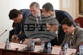 Парламент - Комисия по конституционни и правни въпроси